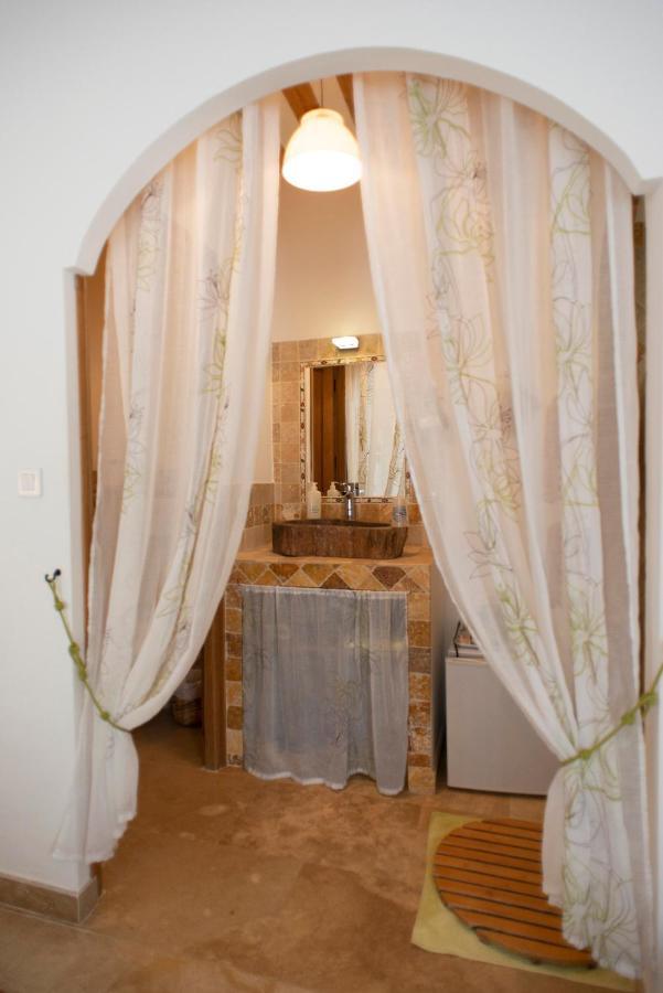 Bed and Breakfast Les Manaux En Provence Roquevaire Exterior foto