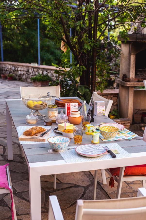 Bed and Breakfast Les Manaux En Provence Roquevaire Exterior foto
